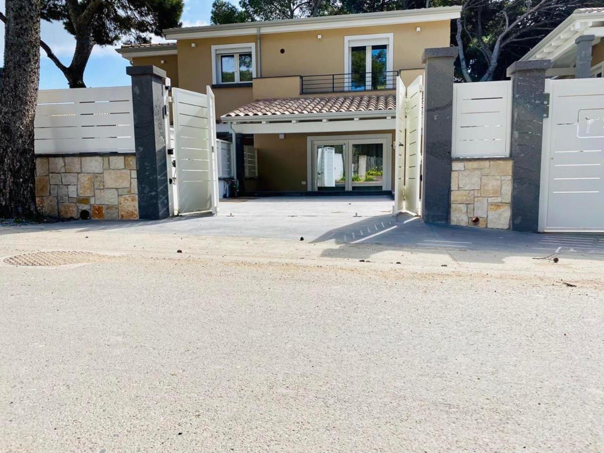 Nuova Residenza Dei 7 Pini A Pochi Passi Dal Mare Διαμέρισμα Porto Pino Εξωτερικό φωτογραφία